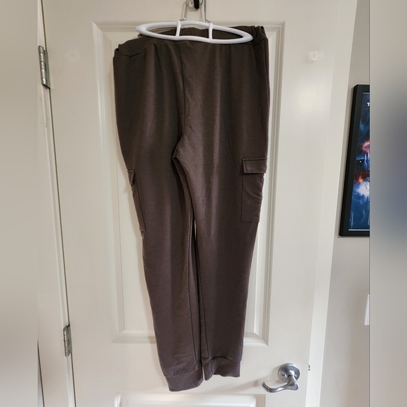 ✨️3/$20✨️ GSL Green Joggers - Picture 2 of 2